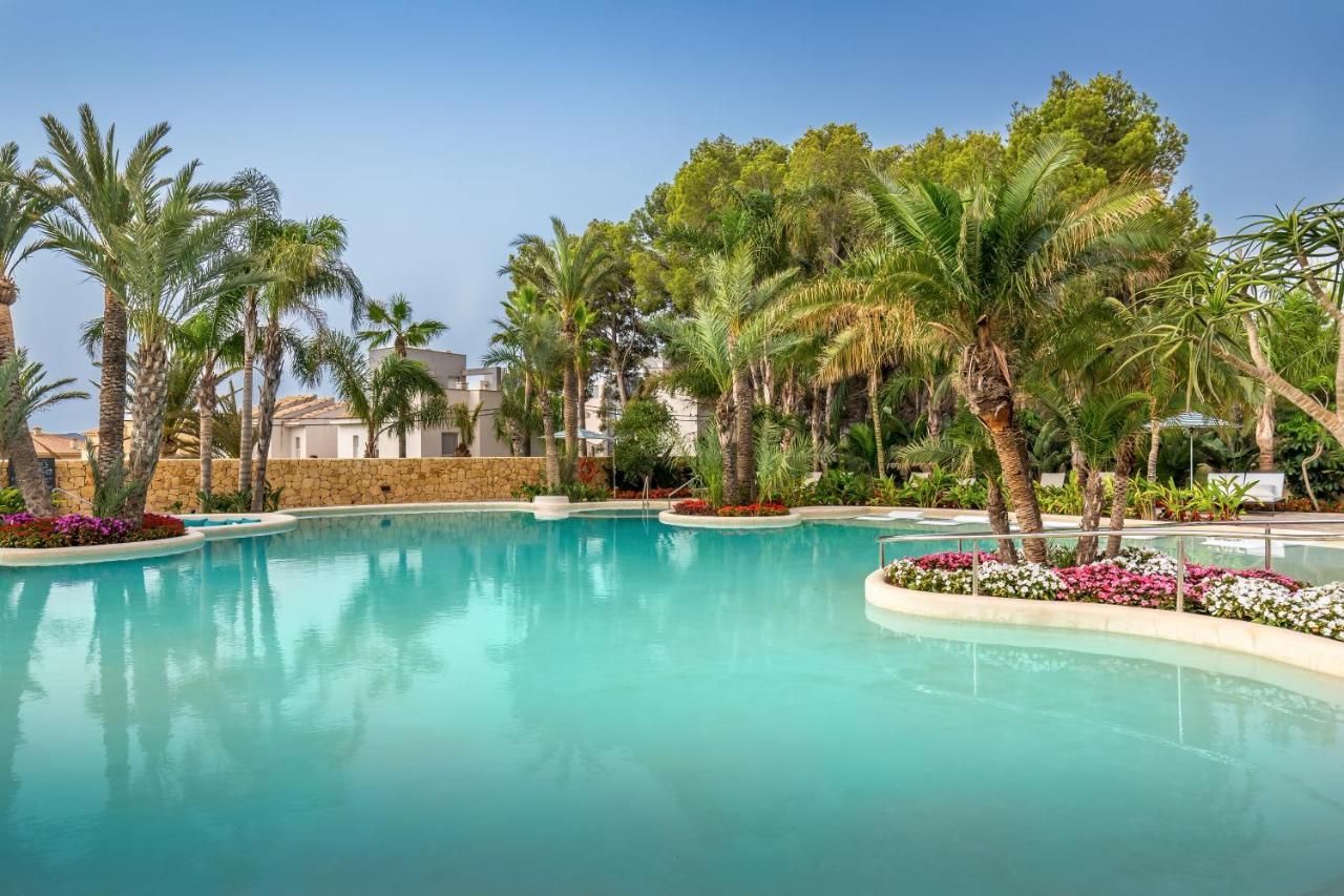 Barcelo La Nucia Palms Hotel Exterior photo The resort's swimming pool