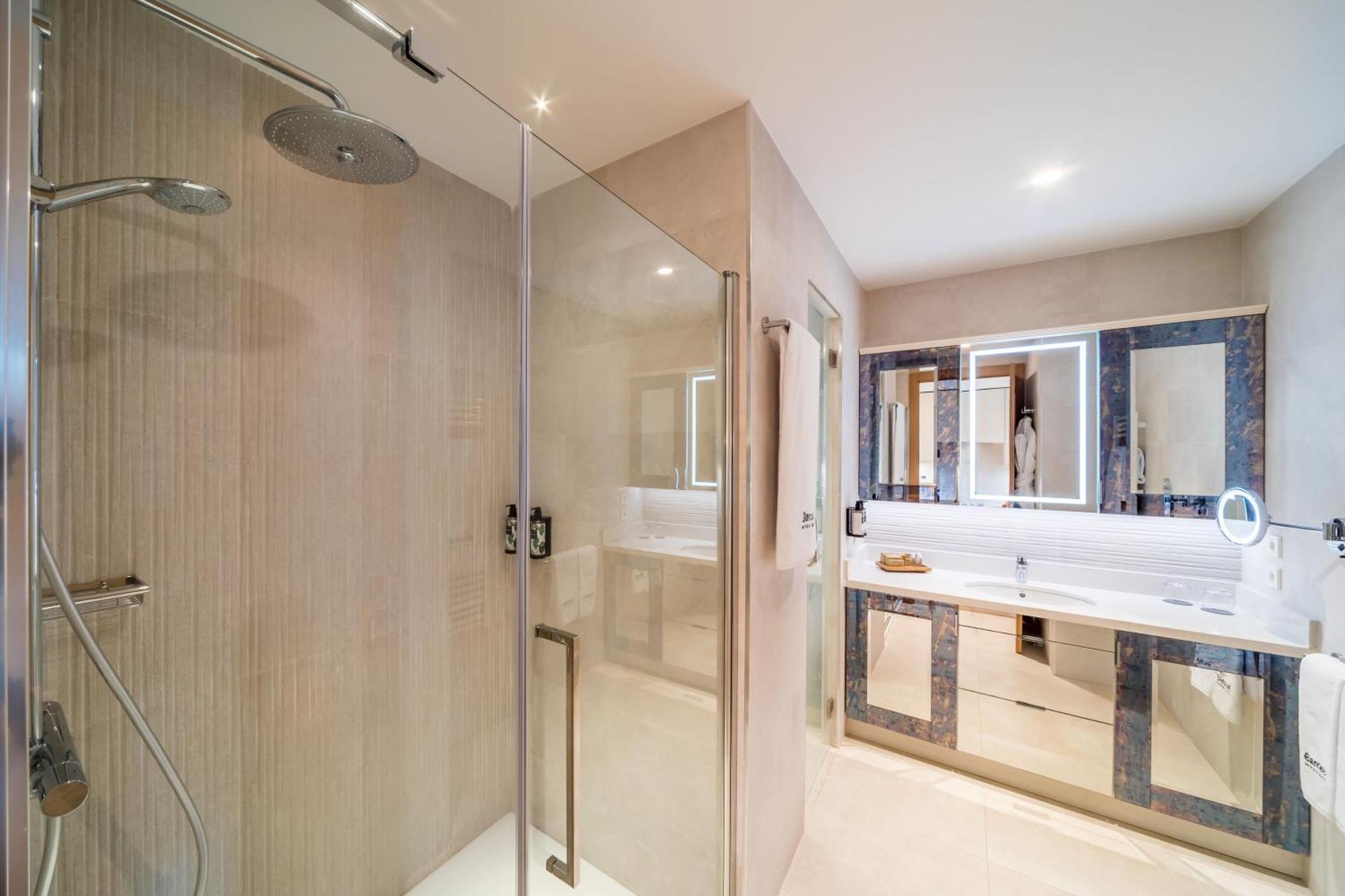Barcelo La Nucia Palms Hotel Exterior photo A shower enclosure