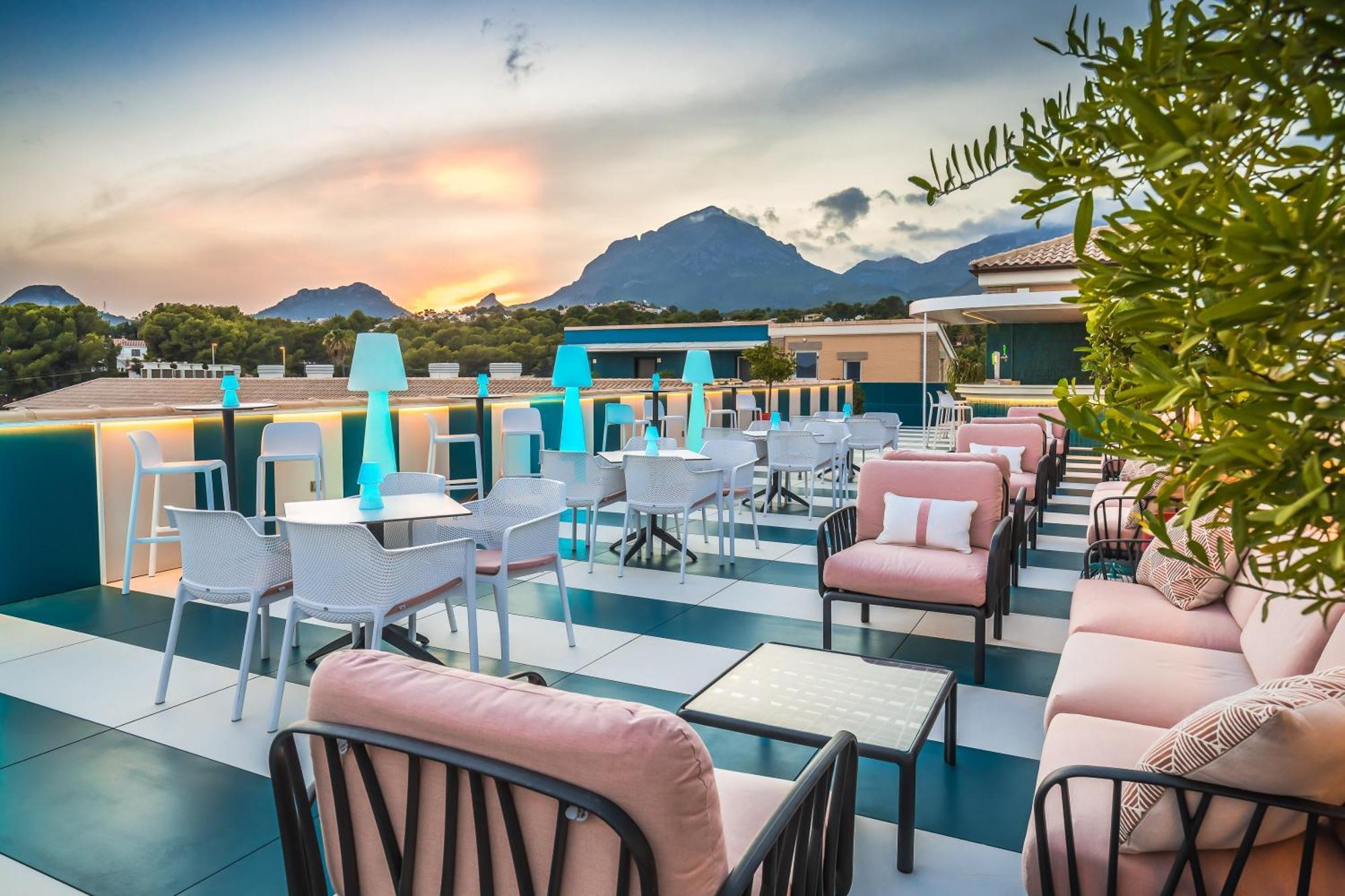 Barcelo La Nucia Palms Hotel Exterior photo The hotel's rooftop bar